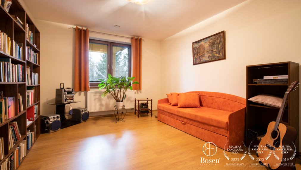 BOSEN | Zabývaný 4i RD s dvojgarážou v tichej ulici v Hornej Potôni