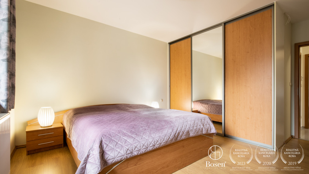 BOSEN | Zabývaný 4i RD s dvojgarážou v tichej ulici v Hornej Potôni