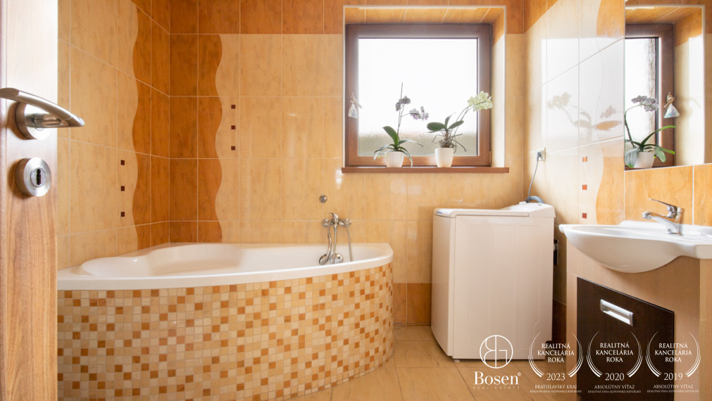 BOSEN | Zabývaný 4i RD s dvojgarážou v tichej ulici v Hornej Potôni