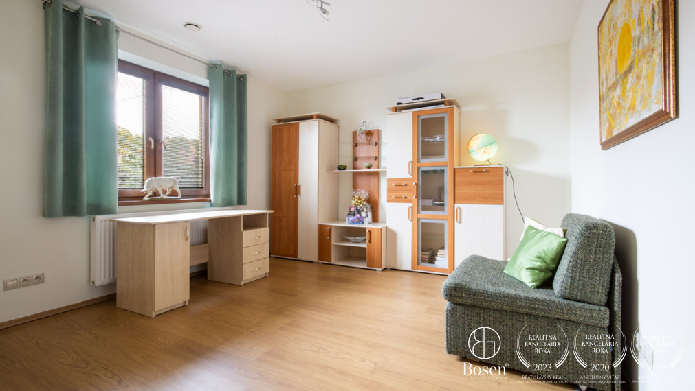 BOSEN | Zabývaný 4i RD s dvojgarážou v tichej ulici v Hornej Potôni