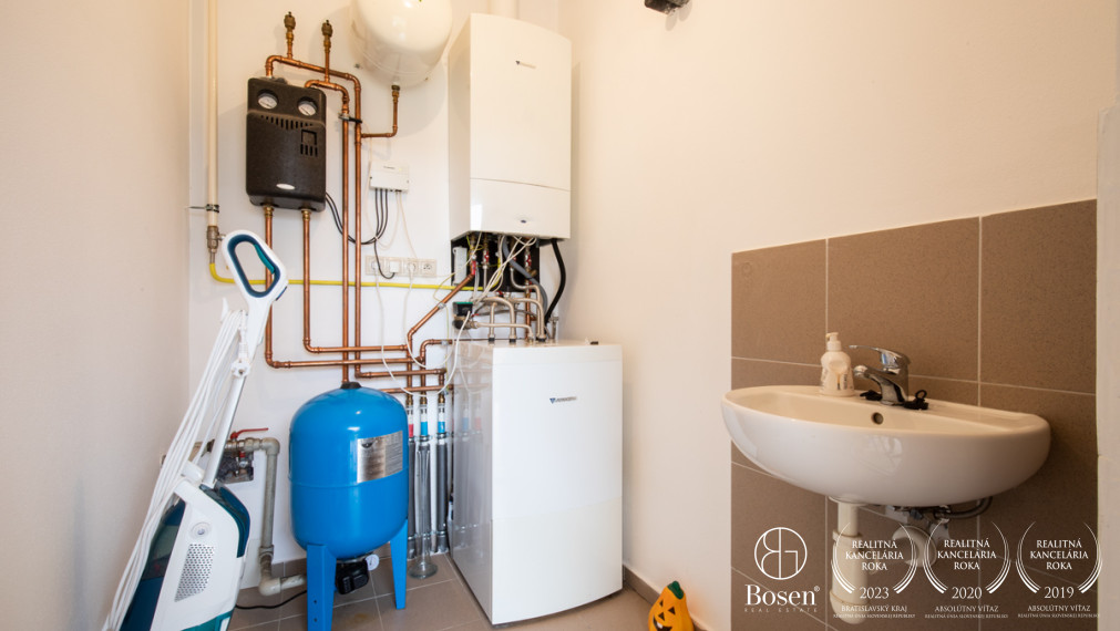 BOSEN | Zabývaný 4i RD s dvojgarážou v tichej ulici v Hornej Potôni