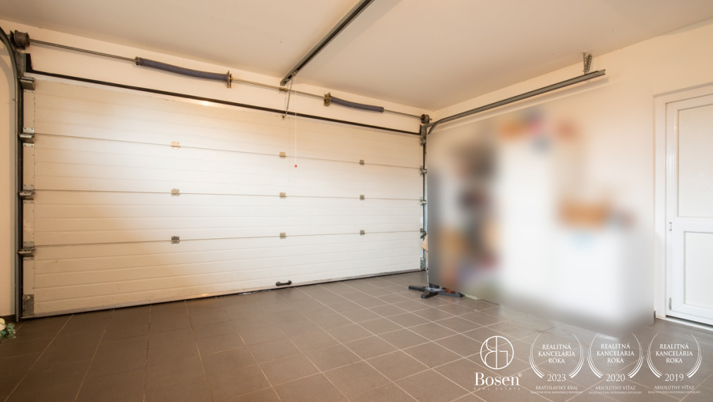 BOSEN | Zabývaný 4i RD s dvojgarážou v tichej ulici v Hornej Potôni