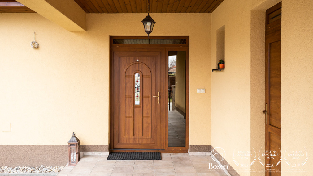 BOSEN | Zabývaný 4i RD s dvojgarážou v tichej ulici v Hornej Potôni
