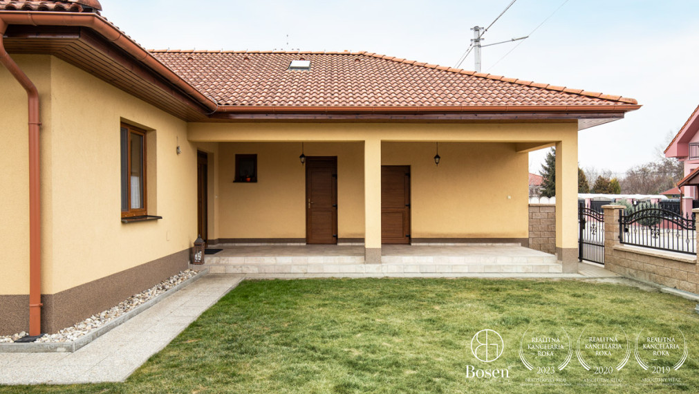 BOSEN | Zabývaný 4i RD s dvojgarážou v tichej ulici v Hornej Potôni
