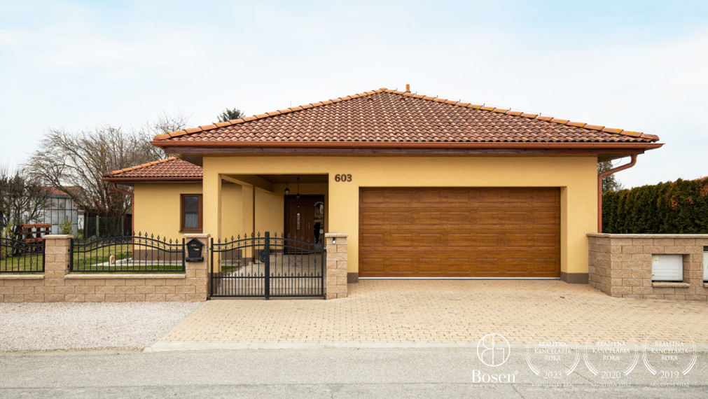 BOSEN | Zabývaný 4i RD s dvojgarážou v tichej ulici v Hornej Potôni