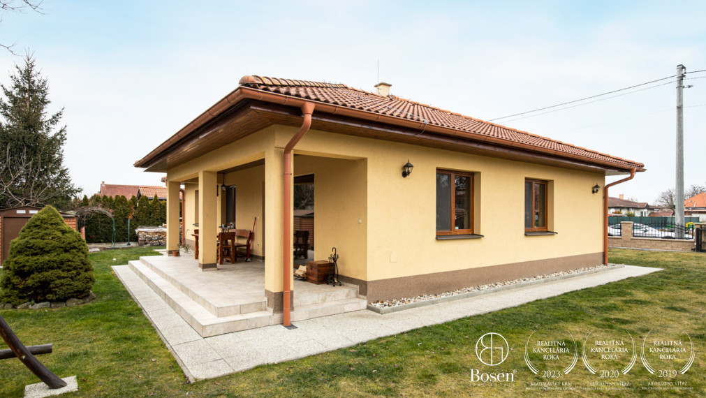 BOSEN | Zabývaný 4i RD s dvojgarážou v tichej ulici v Hornej Potôni