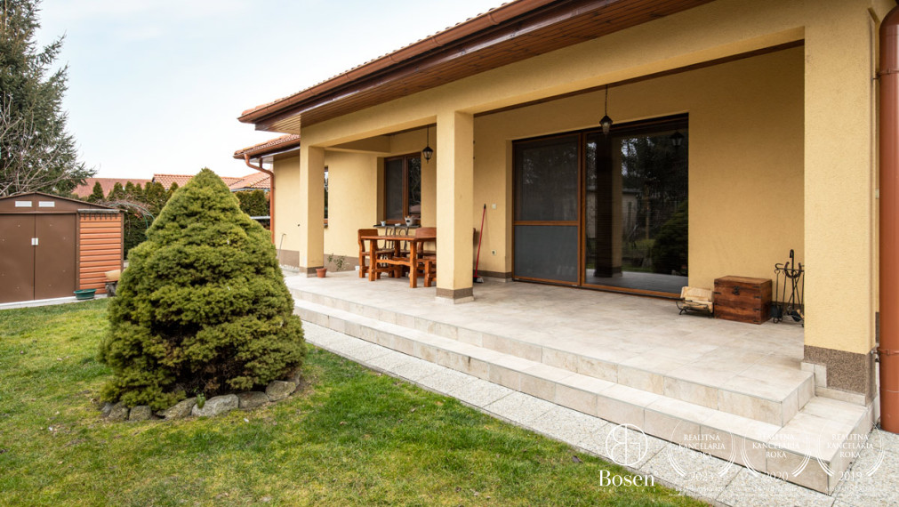 BOSEN | Zabývaný 4i RD s dvojgarážou v tichej ulici v Hornej Potôni