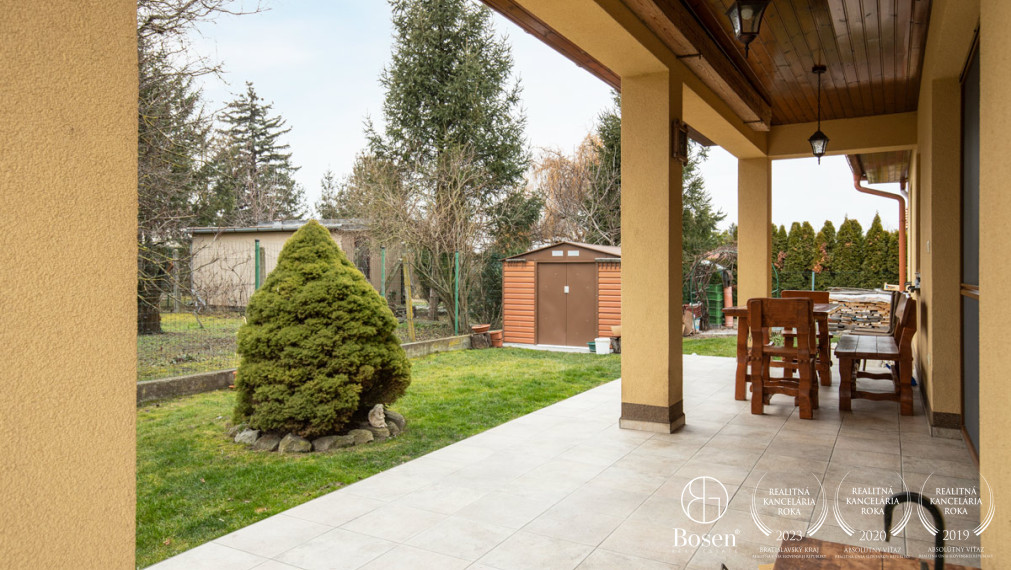 BOSEN | Zabývaný 4i RD s dvojgarážou v tichej ulici v Hornej Potôni