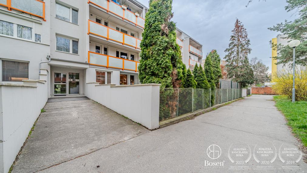 PREDANÉ - BOSEN | 4 izbový byt so záhradkou ako bonusom, Dúbravka, ul. Klimkovičova, 81 m2