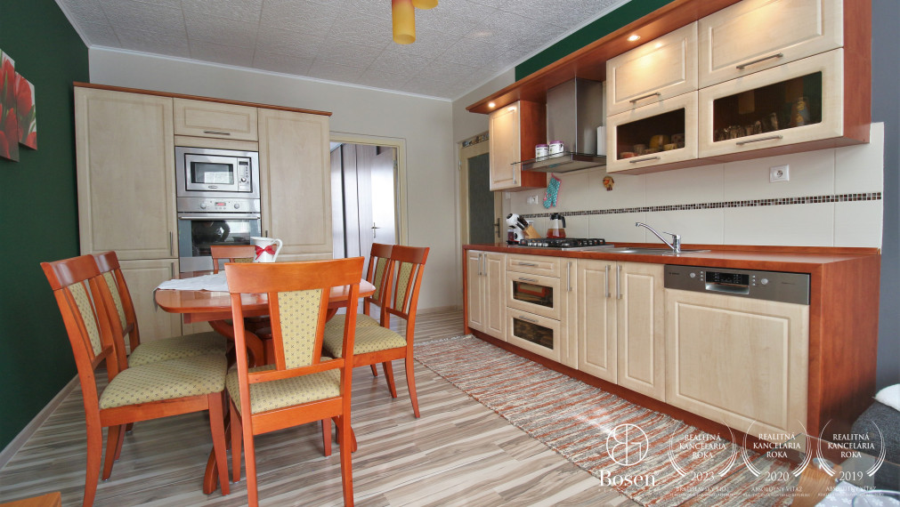 REZERVOVANÝ BOSEN I Na predaj 4izbový byt Mateja Bela - Trenčín