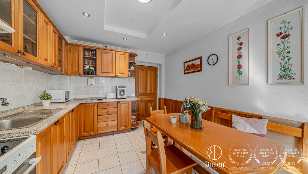 Znížena cena BOSEN | Na predaj  3 izbový rodinný dom s garážou Bratislava-Jarovce