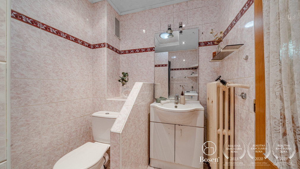 Znížena cena BOSEN | Na predaj  3 izbový rodinný dom s garážou Bratislava-Jarovce