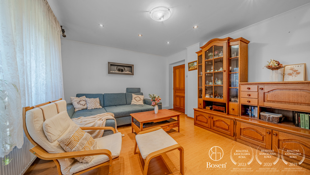 Znížena cena BOSEN | Na predaj  3 izbový rodinný dom s garážou Bratislava-Jarovce