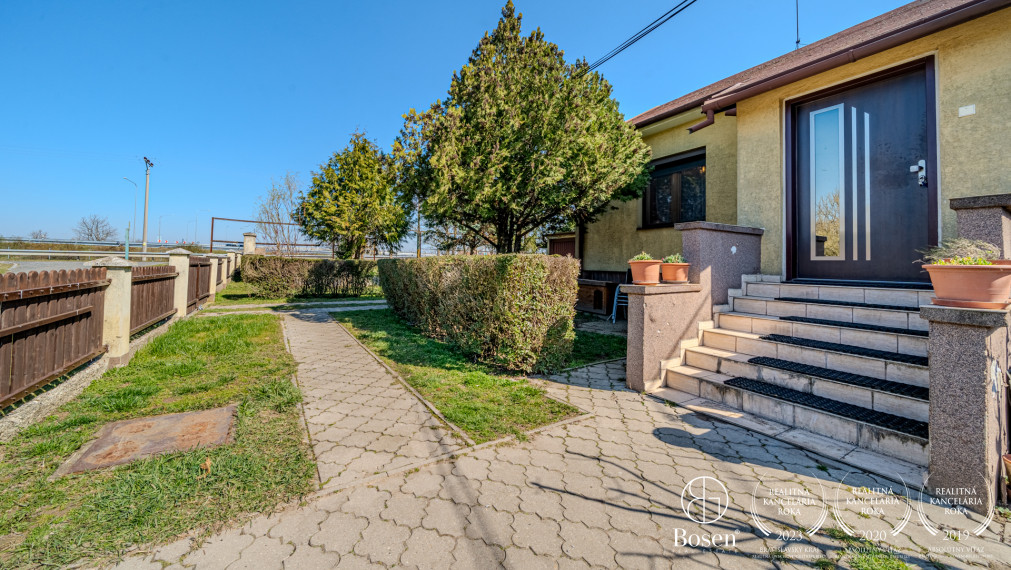 Znížena cena BOSEN | Na predaj  3 izbový rodinný dom s garážou Bratislava-Jarovce