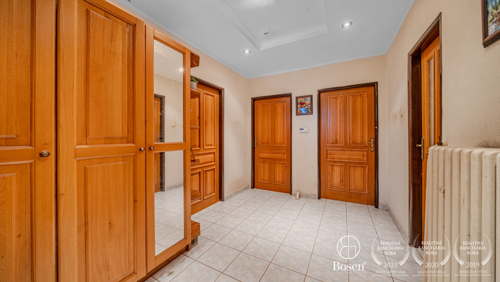 Znížena cena BOSEN | Na predaj  3 izbový rodinný dom s garážou Bratislava-Jarovce