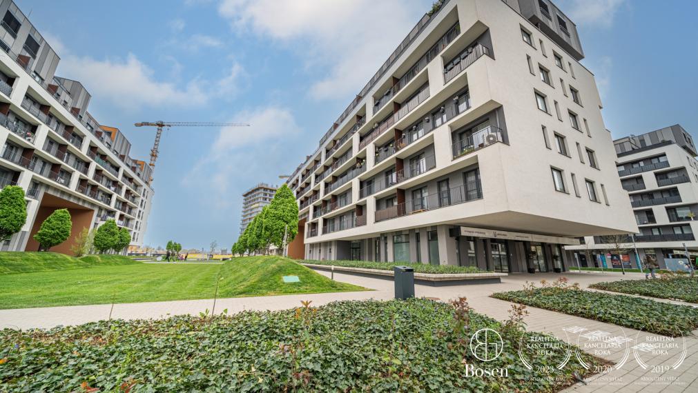 BOSEN I PRENAJATÉ Slnečný 2-izbový byt s balkónom a parkovacím miestom, 39 m2 Slnečnice