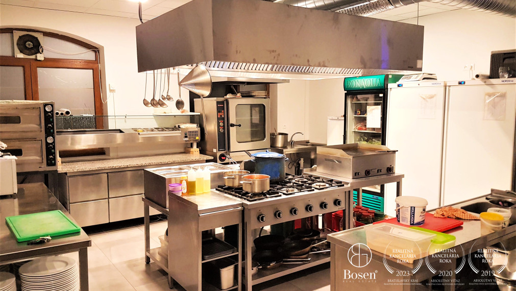 BOSEN | PREDANÉ | Na predaj reštaurácia, sklad a 2 izbový byt v AD Kamzík Donovaly