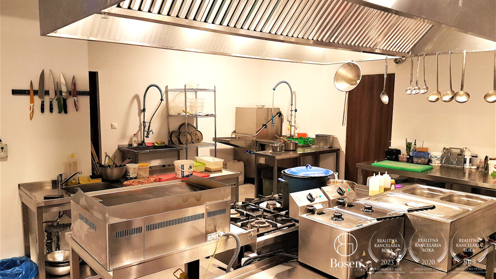 BOSEN | PREDANÉ | Na predaj reštaurácia, sklad a 2 izbový byt v AD Kamzík Donovaly