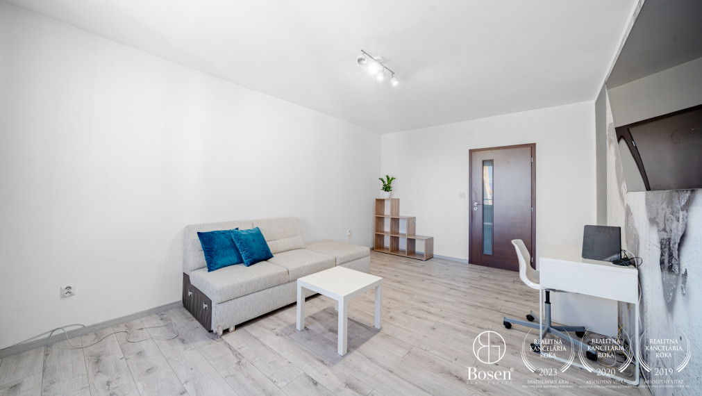 BOSEN | Pekný zrekonštruovaný 3 izbový byt so 4 lodžiami, 76m2
