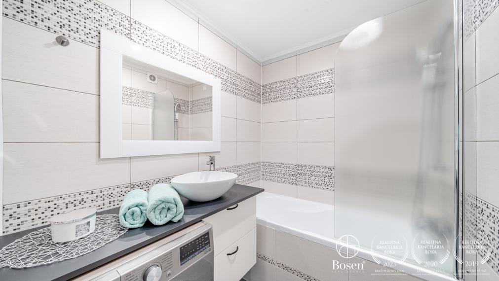 LOYALTERS| Pekný zrekonštruovaný 3 izbový byt so 4 lodžiami, 76m2