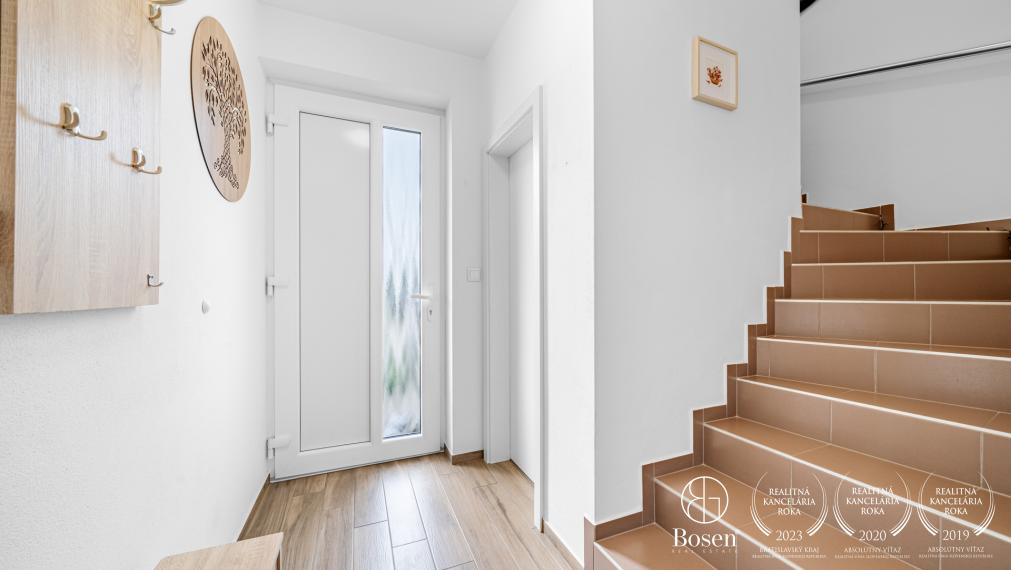 BOSEN | PREDANÉ | 2 izbový mezonet so záhradkou a parkovacím miestom