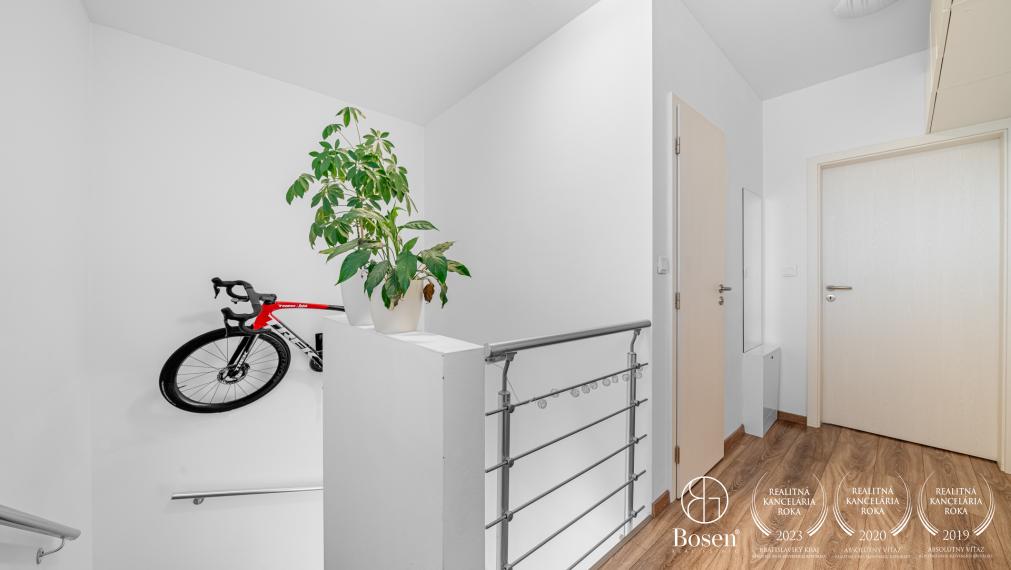 BOSEN | PREDANÉ | 2 izbový mezonet so záhradkou a parkovacím miestom