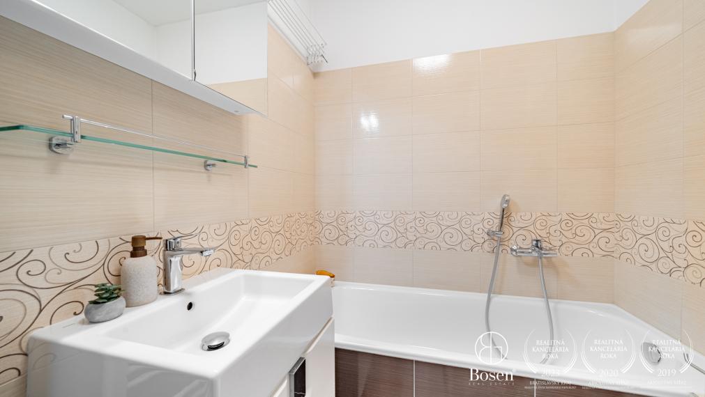 BOSEN | PREDANÉ | 2 izbový mezonet so záhradkou a parkovacím miestom