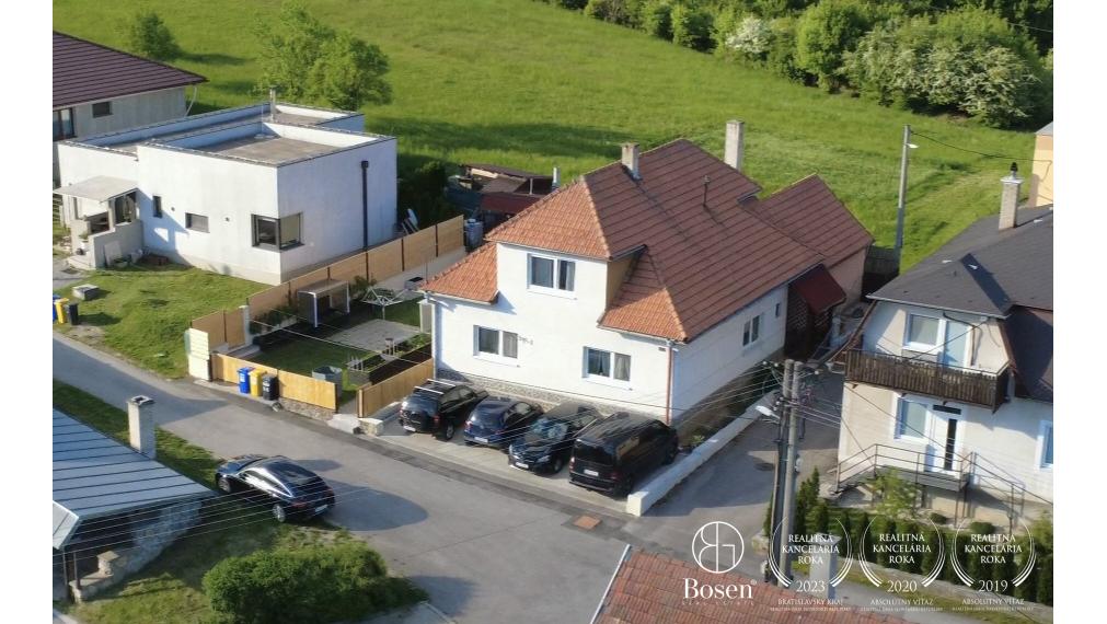BOSEN | REZERVOVANÉ 5 izbový rodinný dom - Trenčianske Mitice