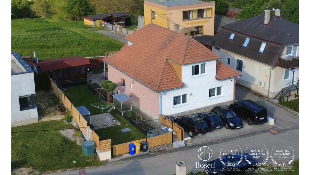 BOSEN | REZERVOVANÉ 5 izbový rodinný dom - Trenčianske Mitice