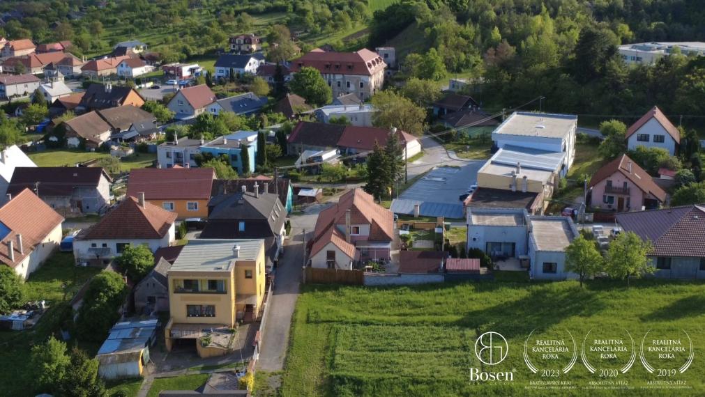 BOSEN | REZERVOVANÉ 5 izbový rodinný dom - Trenčianske Mitice