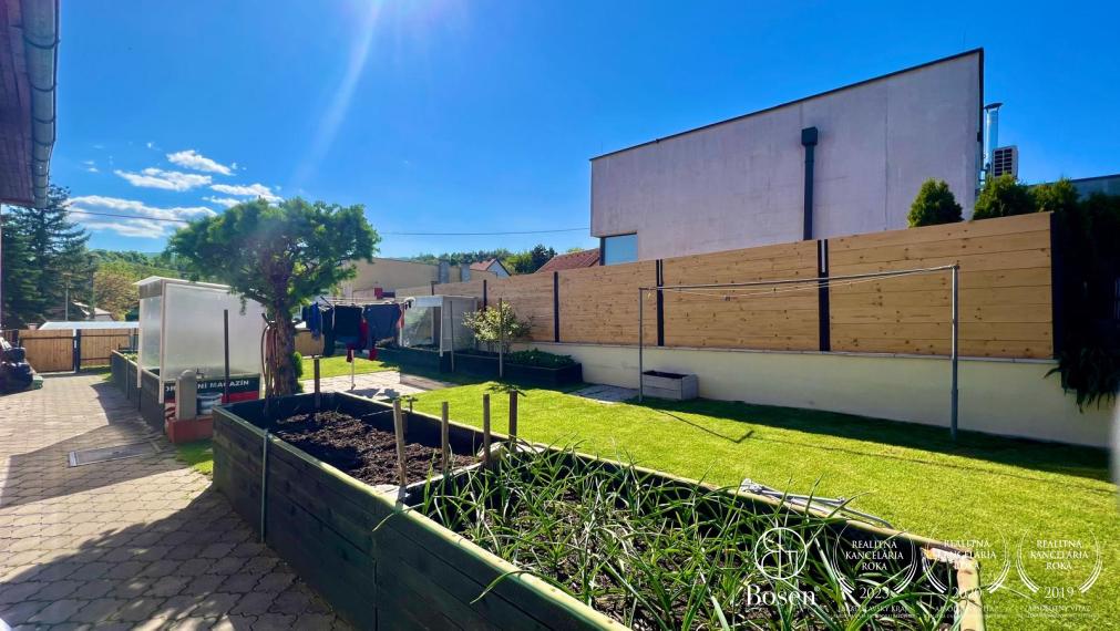 BOSEN | REZERVOVANÉ 5 izbový rodinný dom - Trenčianske Mitice