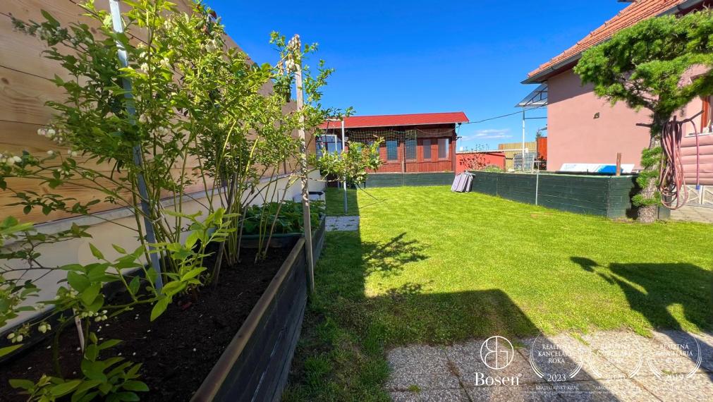 BOSEN | REZERVOVANÉ 5 izbový rodinný dom - Trenčianske Mitice