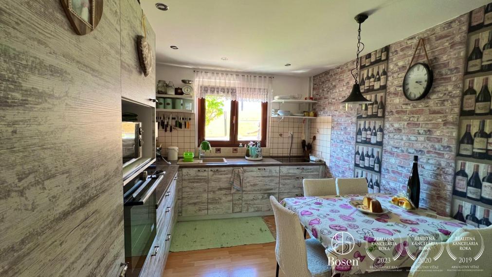 BOSEN | REZERVOVANÉ 5 izbový rodinný dom - Trenčianske Mitice