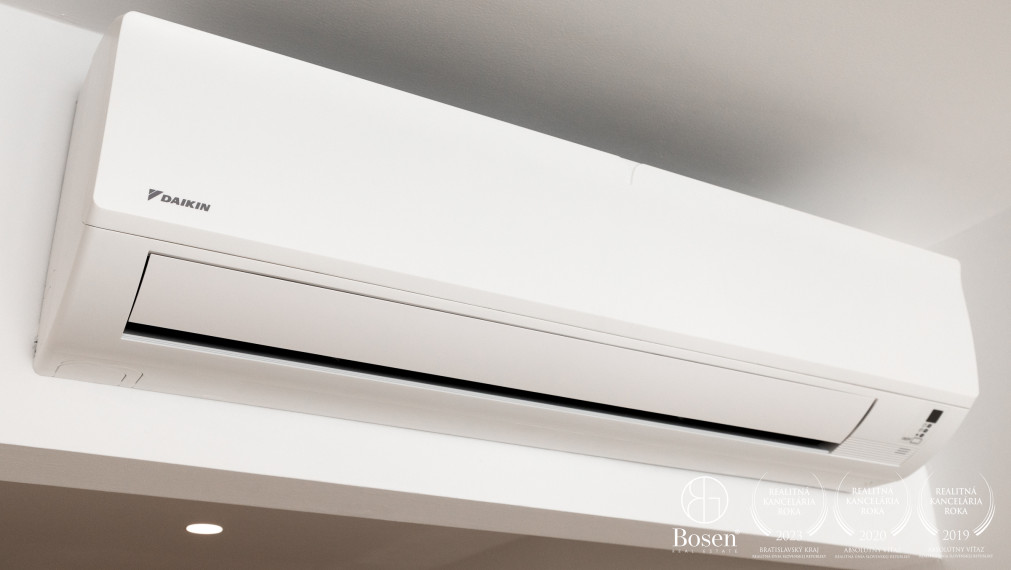 BOSEN | Čiastočne zariadený, priestranný 2-izbový byt s loggiou a garážovým státím v Starom Meste, 89,88 m2