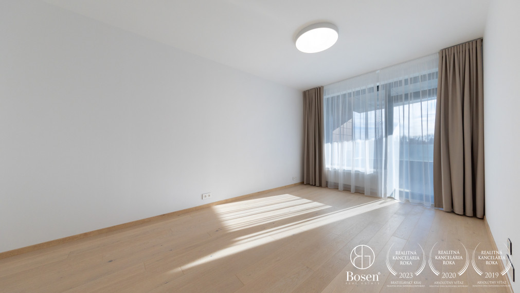 BOSEN | Čiastočne zariadený, priestranný 2-izbový byt s loggiou a garážovým státím v Starom Meste, 89,88 m2