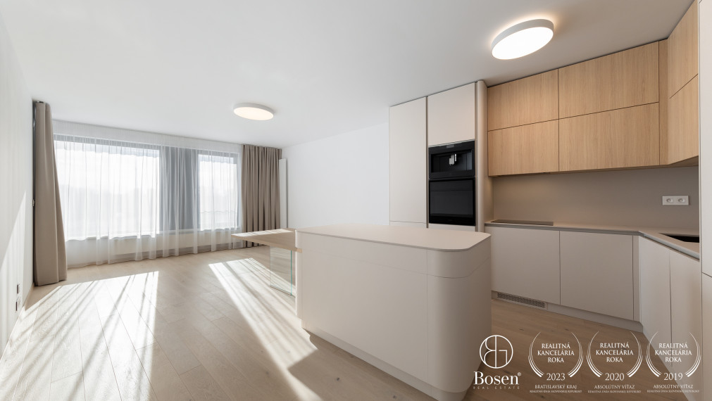 BOSEN | Čiastočne zariadený, priestranný 2-izbový byt s loggiou a garážovým státím v Starom Meste, 89,88 m2