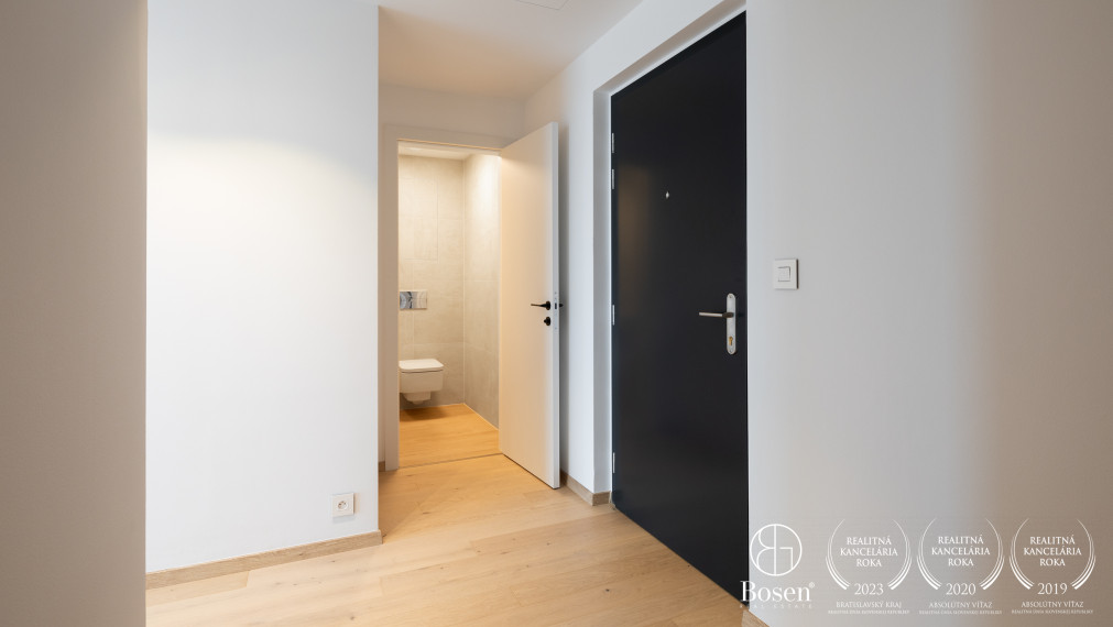 BOSEN | Priestranný 2-izbový byt s balkónom a garážovým státím v Eurovea Tower