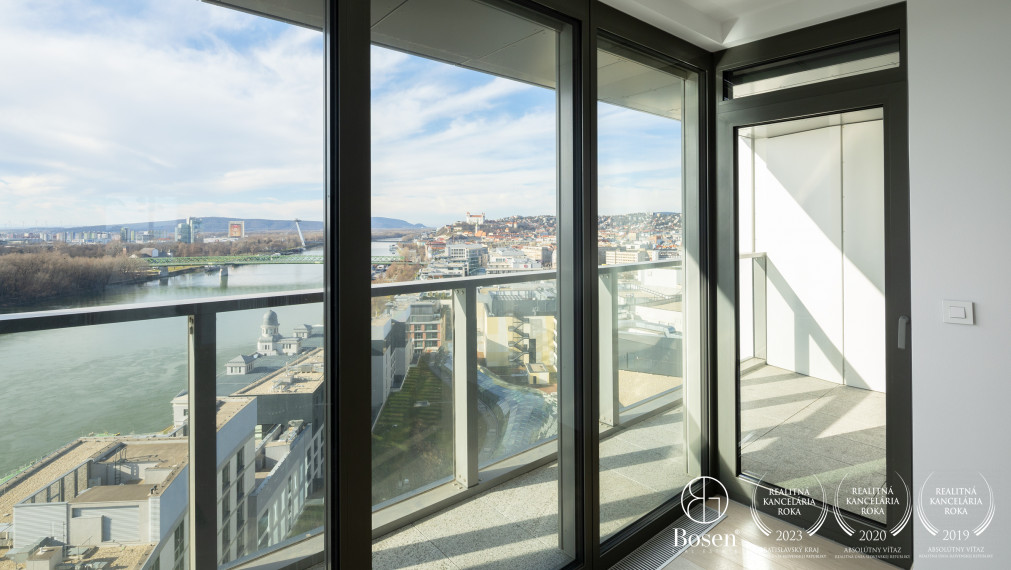 BOSEN | Priestranný 2-izbový byt s balkónom a garážovým státím v Eurovea Tower