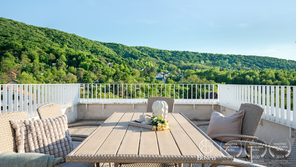 BOSEN | Priestranný 4 izbový byt s veľkou terasou a výhľadom na Devínsku Kobylu, Devínska Nová Ves, 160.88 m2