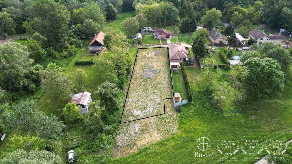 BOSEN | Predaj pozemku 1 072 m2 Gabčíkovo - Prístav
