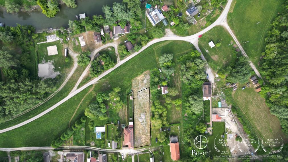 BOSEN | Predaj pozemku 1 072 m2 Gabčíkovo - Prístav