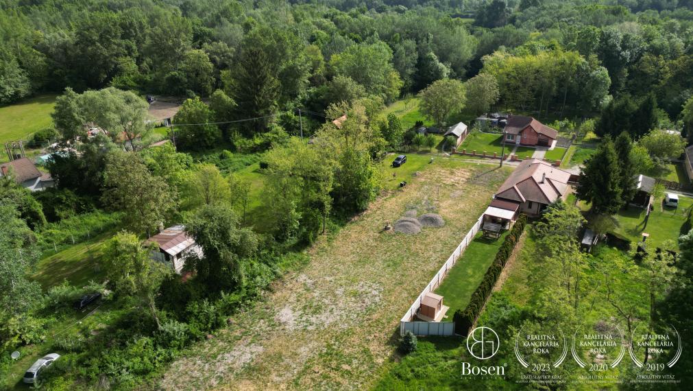 BOSEN | Predaj pozemku 1 072 m2 Gabčíkovo - Prístav