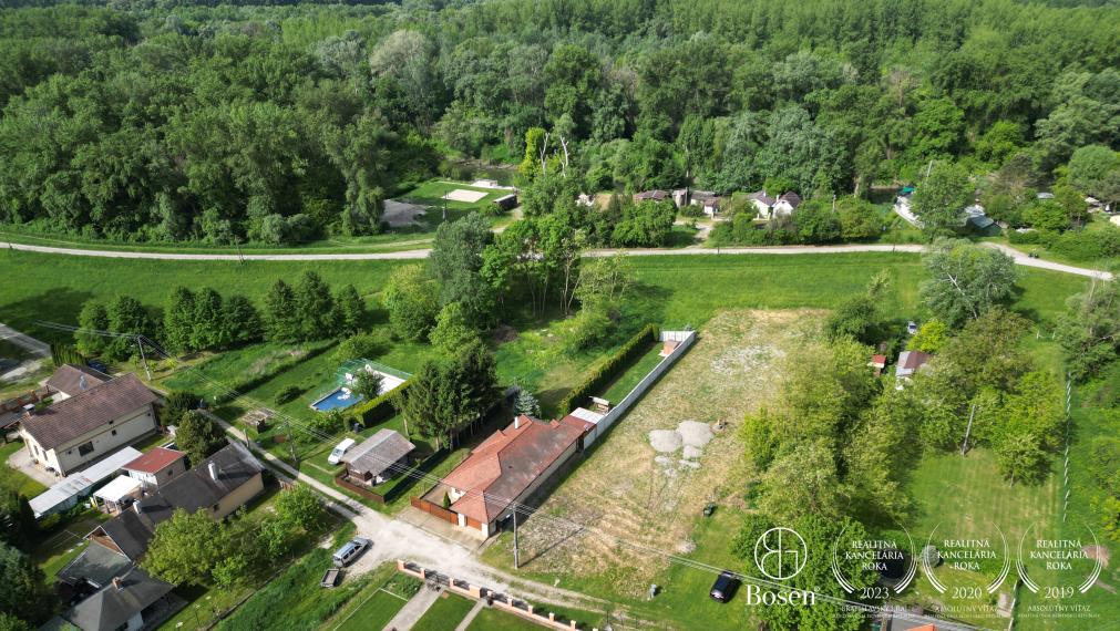 BOSEN | Predaj pozemku 1 072 m2 Gabčíkovo - Prístav