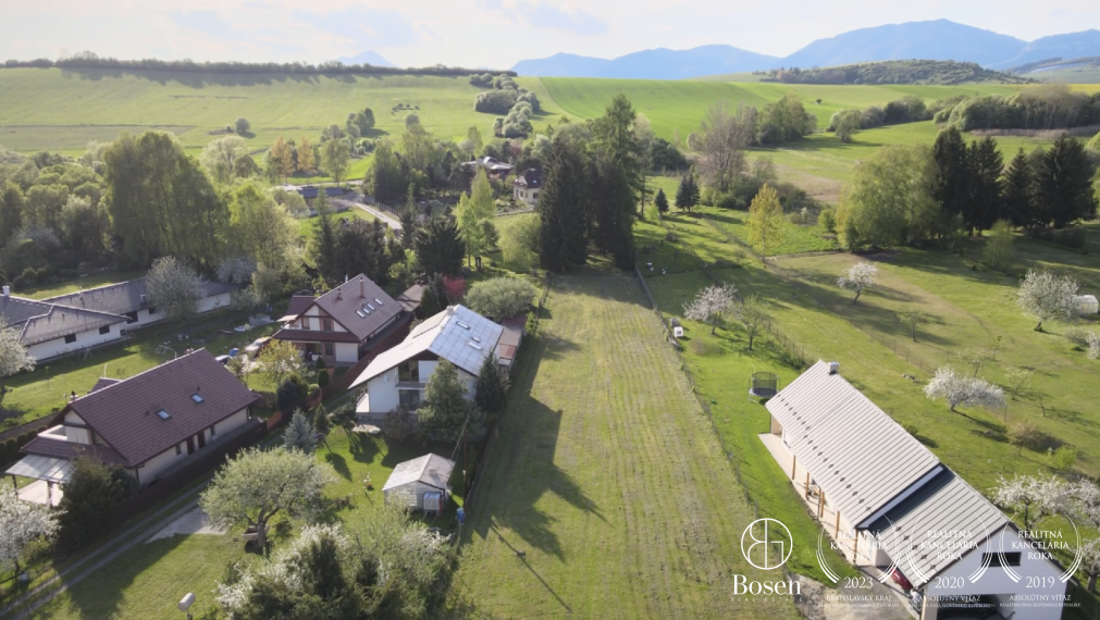BOSEN | REZERVOVANÝ _ Krásny pozemok s potôčikom a kusom lesa, Bobrovec - Škorupovo, Liptovský Mikuláš