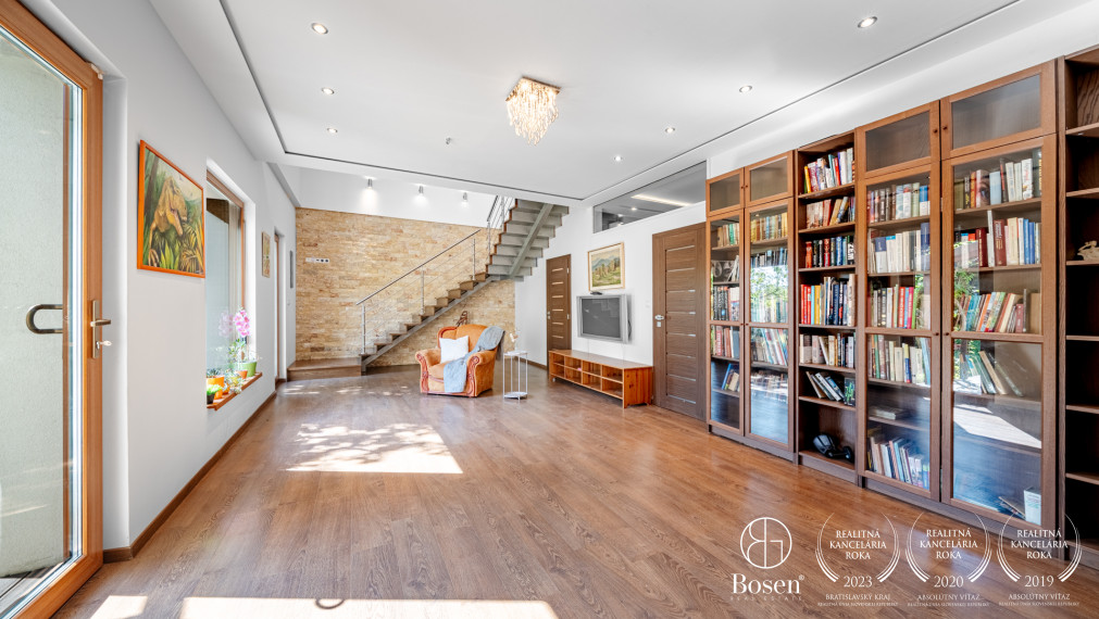 BOSEN | Priestranný rodinný dom v Kalinkove pri Dunajskej Lužnej,vhodný na bývanie aj podnikanie