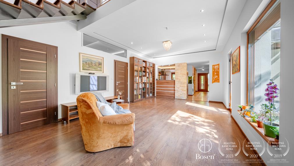 BOSEN | Priestranný rodinný dom v Kalinkove pri Dunajskej Lužnej,vhodný na bývanie aj podnikanie