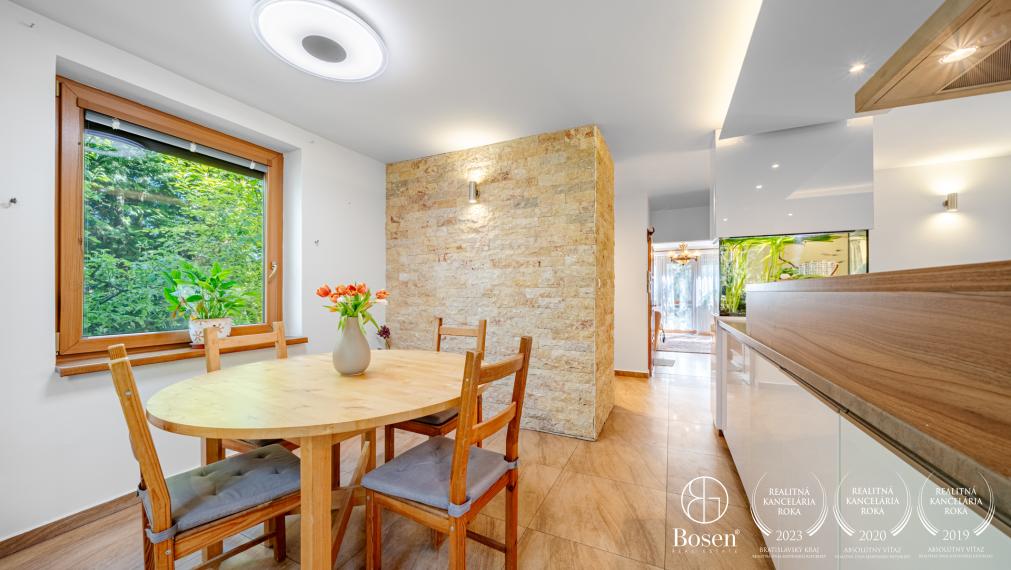 BOSEN | Priestranný rodinný dom v Kalinkove pri Dunajskej Lužnej,vhodný na bývanie aj podnikanie