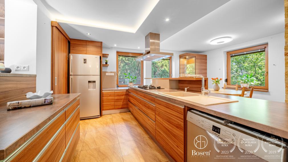 BOSEN | Priestranný rodinný dom v Kalinkove pri Dunajskej Lužnej,vhodný na bývanie aj podnikanie