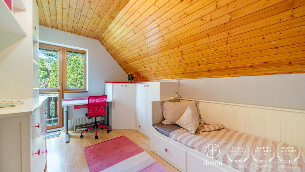 BOSEN | Priestranný rodinný dom v Kalinkove pri Dunajskej Lužnej,vhodný na bývanie aj podnikanie