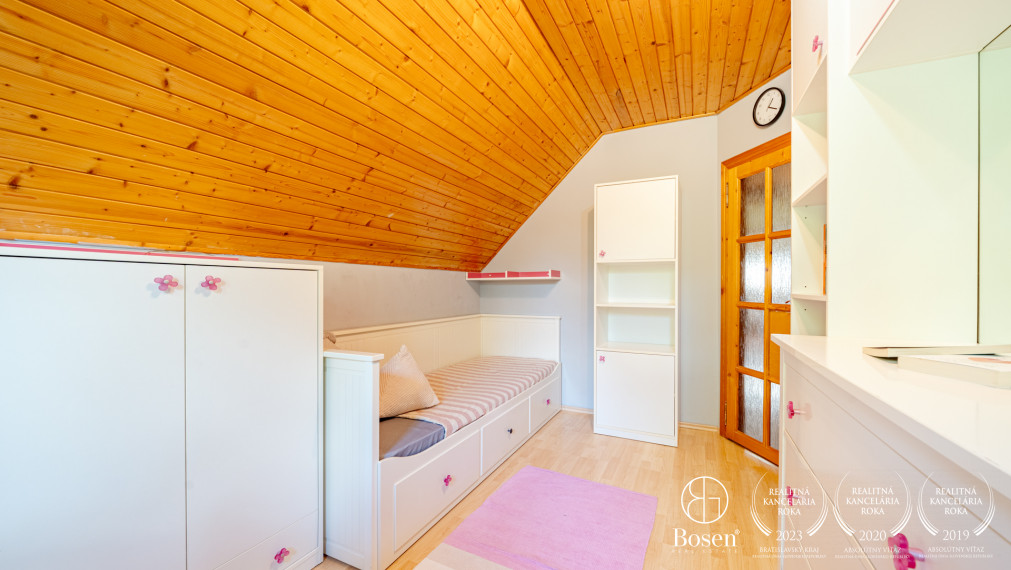 BOSEN | Priestranný rodinný dom v Kalinkove pri Dunajskej Lužnej,vhodný na bývanie aj podnikanie